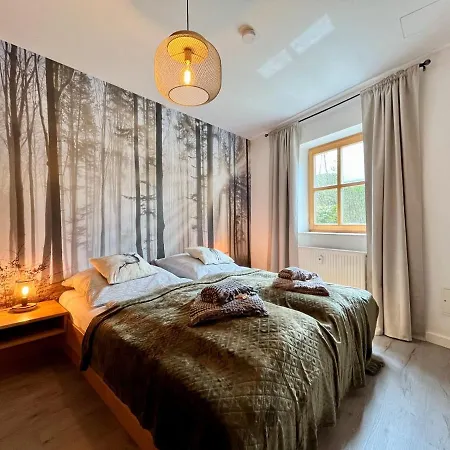 Gemuetliches Seeapartment Am Berg アパート アルラッハ