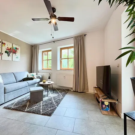 Gemuetliches Seeapartment Am Berg アルラッハ