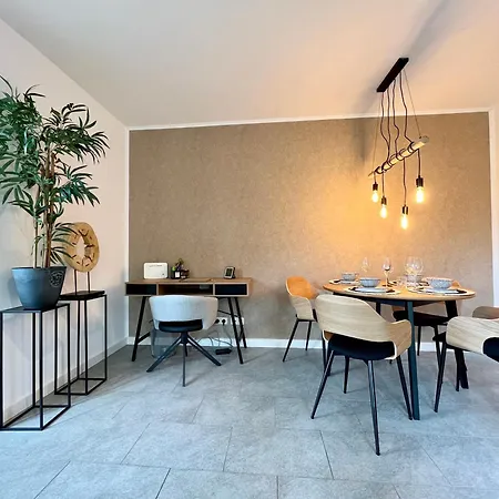 Gemuetliches Seeapartment Am Berg アパート アルラッハ